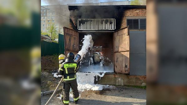 Десять домов во Владивостоке остались без света из-за пожара на подстанции