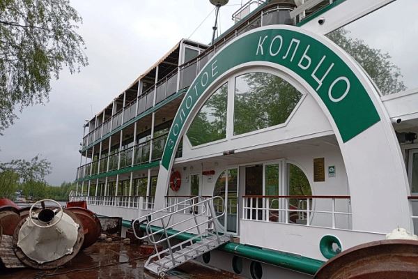 В Вятские Поляны прибыл круизный теплоход "Золотое кольцо"