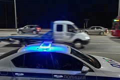 Автомобиль влетел в овощной киоск