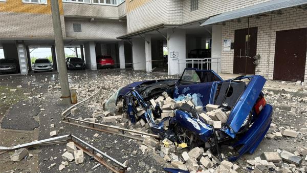 В Чебоксарах возбудили дело после обрушения кирпичной кладки дома